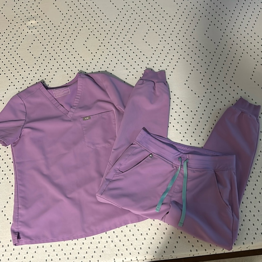 Figs Catarina top size S and Zamora joggers petite length size S